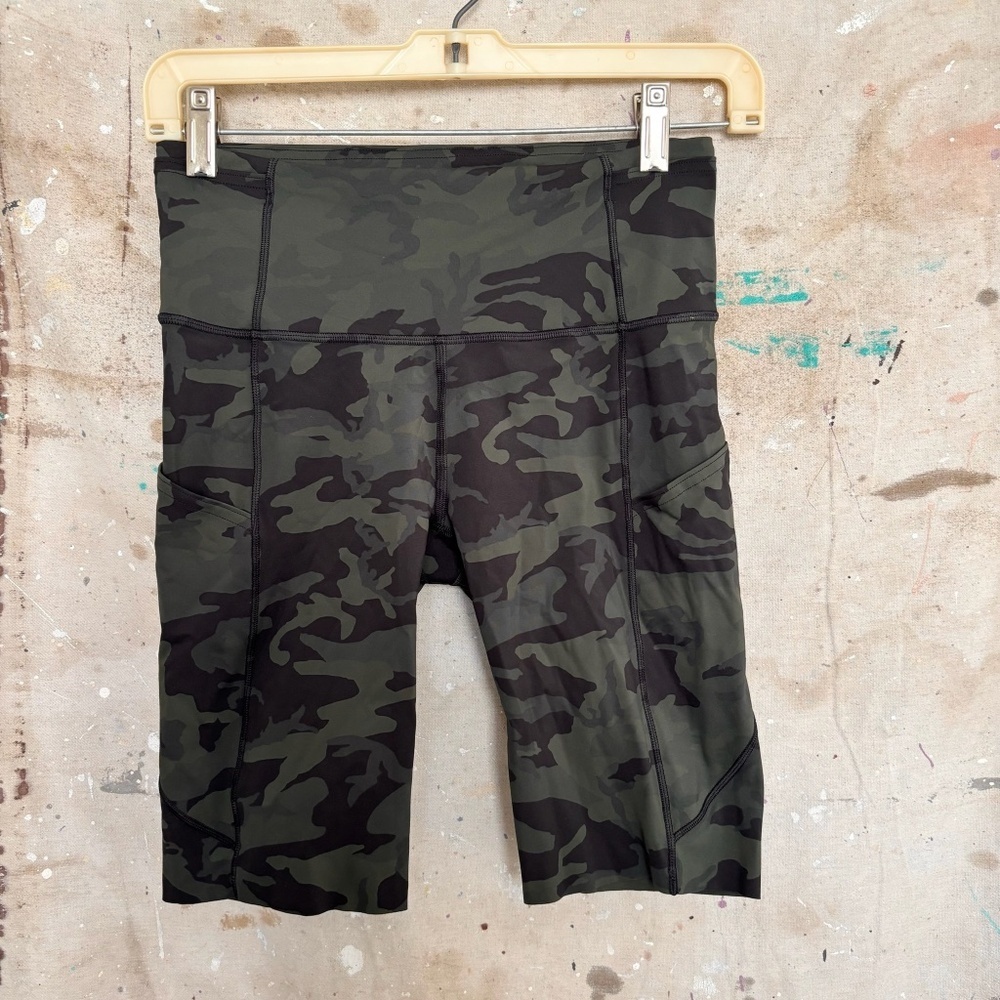 Lululemon Fast And Free Short 10" Non-Reflective, Incognito Camo Multi Gator - Picture 2 of 4